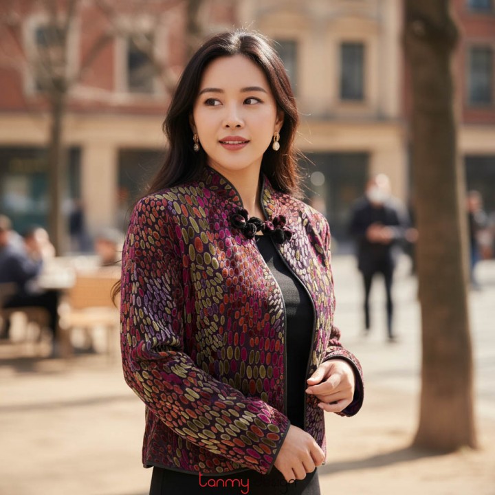 Short velvet jacket with one button and polka-dot floral pattern